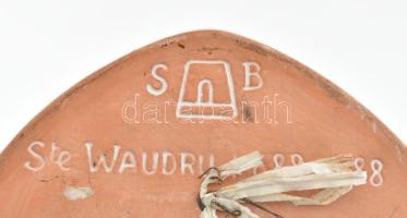 Armogrés jelzett, fali Krisztus dísz, kopott, 15x12 cm és SB jelzett falikép, kerámia, kopott, 26x15...