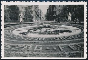 cca 1938 Budapest, Nagy-Magyarország irredenta virágágyás, fotó, 6×9 cm