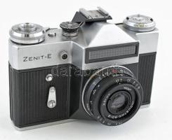 cca 1970 Zenit-E szovjet fényképezőgép, Industar-50-2 3,5/50 objektívvel, jó állapotban, eredeti bőr tokjában / Vintage USSR camera, in original leather case