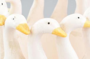 Gansereigen Michael Moertl, libás kínáló, kerámia, jelzés nélkül, kopott, m: 13,5cm