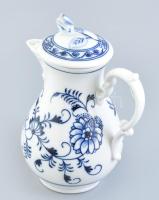 Meissen porcelán kanna, kézzel festett, jelzett, felső belső peremén lepattanással, m: 22 cm