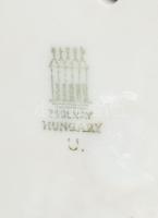 Zsolnay kutya (terv: Niemayer Vilmos). Kézzel festett, jelzett, kopott.10 cm