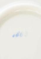 Antik porcelán kiöntő, kézzel festett, jelzés nélkül, alján 1863 számmal (formaszám?), apró kopásnyo...