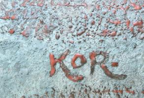 Kornfeld János: Retró tál. Kerámia, jelzett, kis mázhiba 31,5x12,5 cm