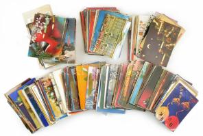 Kb. 600-700 db MODERN karácsonyi és húsvéti üdvözlő képeslap dobozban / Cca. 600-700 modern Christma...