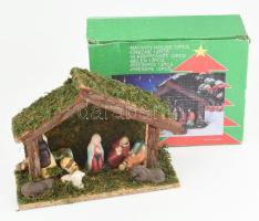 Nativity house, fából készült Betlehem, kerámia figurákkal. Eredeti kartondobozában, kerámia figurák részben lazák, 26x18x10 cm