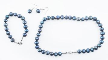Kék irizáló tenyésztett gyöngy nyaklánc, karkötő és fülbevaló, nyaklánc: h: 40 cm, karkötő: h: 18 cm