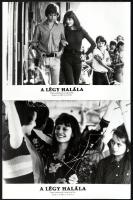 cca 1977 ,,A légy halála című csehszlovák film jelenetei és szereplői, 13 db vintage produkciós filmfotó, ezüst zselatinos fotópapíron, a használatból eredő (esetleges) kisebb hibákkal, 18x24 cm