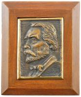 DN Férfi portré egyoldalas bronz plakett (105x80mm) fa keretbe erősítve T:1-