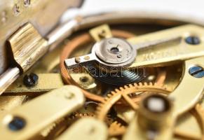 Ezüst (Ag) tokos kulcsos női zsebóra. d: 38 mm Működik, szép állapotú számlappal, kulcs nélkül