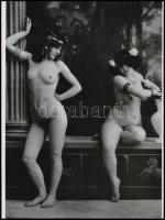 cca 1890 Háremhölgyek a fürdőben, szolidan erotikus felvétel, 1 db mai nagyítás, 24x17,7 cm