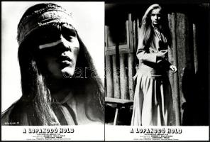 1968 ,,Lopakodó Hold című amerikai film jelenetei és szereplői, 5 db vintage produkciós filmfotó, ezüst zselatinos fotópapíron, a használatból eredő (esetleges) kisebb hibákkal, kettő megvágva és felragasztva kartonra, 18x24 cm