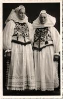 1940 Erdélyi népviselet Besztercéről / Transylavnian folklore from Bistrita. photo (fl)