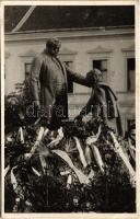 1943 Zilah, Zalau; Wesselényi szobor koszorúkkal. Seres Béla kiadása / monument with wreaths (EK)