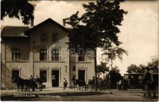 1939 Szeghalom, vasútállomás, autóbusz, lovashintók