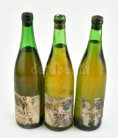 cca 1970-1980 Domoszlói Muskotály, 3 palack bontatlan palack félédes mátrai fehérbor, kopott, sérült címkékkel. 0,7lx3