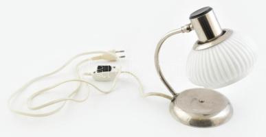 Art deco éjjeli- / asztali lámpa, nikkelezett fém, tejüveg búrával, korának megfelelő állapotban, működik, m: 21 cm