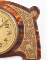 Art deco 8 napos kézi felzúzós asztali óra, teknöspáncél kerettel, kis sérüléssel. 11,5 cm Működik