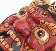 Tibeti maszk, kézzel festett fa, kopásokkal, 20x18 cm