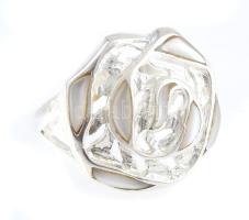Ezüst(Ag) rózsás gyűrű gyöngyház díszítéssel, jelzett, méret: 54, bruttó: 5,1 g