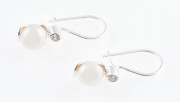 Ezüst(Ag) fülbevalópár tenyésztett gyönggyel, jelzett, h: 2,5 cm, bruttó: 3 g