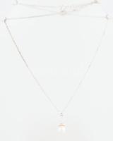 Ezüst(Ag) nyaklánc tenyésztett gyöngy függővel, jelzett, h: 44 cm, bruttó: 4,3 g