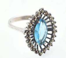 Ezüst(Ag) gyűrű kék kővel, jelzett, méret: 55, bruttó: 4,1 g