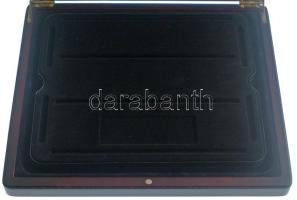 Mahagóni fa éremtartó kazetta bársonybéléssel, 2db kivehető tálcával, 2x12db férőhellyel, egyenként ...