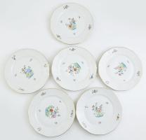 6 db Herendi virágmintás háncsnyomott tányér, 1946. Kézzel festett, jelzett, minimális kopással, d: 22,5 cm
