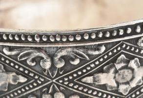 Ezüst(Ag) orosz karperec gazdagon díszítve, jelzett, 5,5×7 cm, nettó: 39,4 g