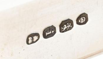 Ezüst(Ag) antik angol cukorcsipesz, jelzett, h: 15 cm, nettó: 48,4 g