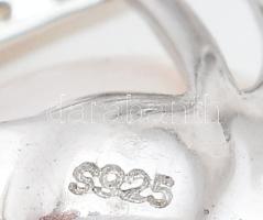 Ezüst(Ag) szögletes kígyó nyaklánc nagyméretű tenyésztett gyöngy medállal, jelzett, h: 54 cm, bruttó...