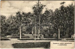 1908 Gyopárosfürdő (Orosháza), szállói park és szökőkút (kis szakadás / small tear)