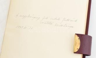 1938 Régi emlékkönyv, napló. Bőrkötés, aranyozott lapélekkel, kulcs nélkül, a borítón sérüléssel, eg...