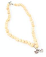 Rózsafüzér, faragott csont, nemesi monogramos szétnyitható ezüst (Ag) medállal, h: 35 cm