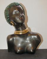 Jelzés nélküli félmeztelen néger nő terrakotta mellszobra 26cm-es magasággal