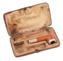 Antik Echt Bernstein pipa, ezüst (Ag) szerelékekkel, jelzett, eredeti tokjában, a tok kissé viseltes, h: 4,5 cm