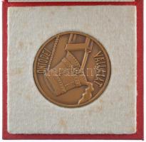 1977. Öntödei Vállalat kétoldalas bronz emlékérem, hátoldalon gravírozva 30 ÉV HŰSÉGES MUNKÁJÁÉRT, eredeti tokban, igazolással (55mm) T:1-