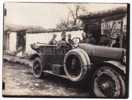 1917 Osztrák-magyar katonák autóban a román harctéren / K.u.k. military Romanian front, soldiers in automobile. photo (9 x 12 cm)