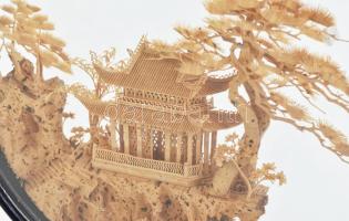 Kínai finom fafaragás üvegezett keretben. 30 cm