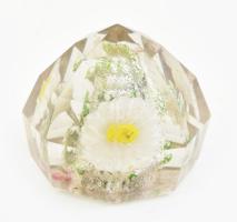 Virágos üveg levélnehezék, kopásnyomokkal, csorbával, d: 8 cm