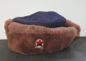 Rendőrtiszti téli sapka, régi címerrel, 54-es méretben