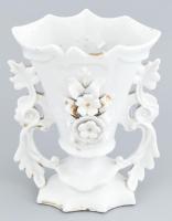 Porcelán váza, jelzés nélkül, kopott, sérült, m: 21 cm