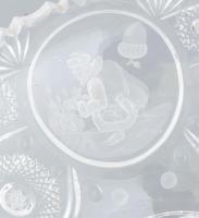 Kristály kínáló tál, magyar kártyamintás gravírozásokkal, hibátlan, d: 25,5 cm