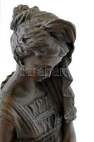 Milo jelzéssel: Korsós nő. Bronz, kőtalapzaton, m: 31,5 cm