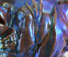 Zsolnay szecessziós békás váza, eozin mázas.
Formába öntött és kézzel alakított fehércserép, oldalá...