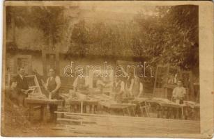 Csenger, Dunai Gyula asztalos és kész bútor raktára, műhely asztalosokkal és tanoncokkal. Suba Mihály fényképész Csenger és Fehérgyarmat, photo (Rb)