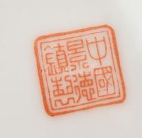 Zhonguo Jingdezhen Zhi Famille Rose kínai váza, 1950 körül, kontúr matricás, kézzel festett porcelán...