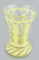 Biedermeier üveg pohár, überfangos, csiszolt, urán-tejüveg réteggel, kopásokkal, m: 13 cm