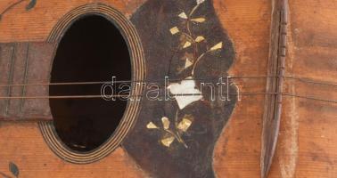 Stradini mandolin, eredeti dobozában, sérült, kopott, állapotban, h: 60 cm